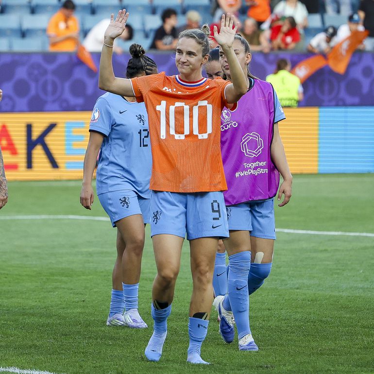 Vivianne Miedema doet boekje open na moeilijke periode: 'Daar heb ik wel over nagedacht'