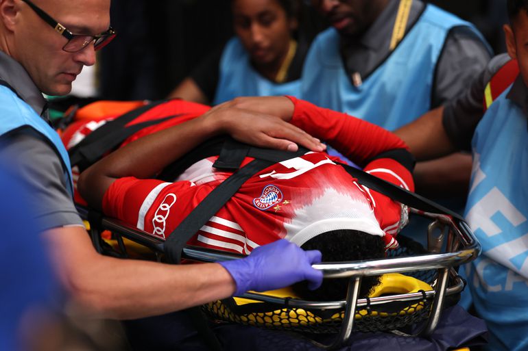 Bayern München-ster loopt horrorblessure op, tegenstander in tranen bij WK voor clubs