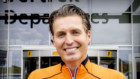 Zwemlegende Pieter van den Hoogenband doet boekje open over 'verleidingen': 'Ik ben zeker geen heilige'