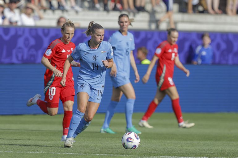 Oranje Leeuwin Jackie Groenen trekt aandacht met opmerkelijke actie op EK voetbal