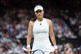 Toptennisster Emma Raducanu vecht tegen tranen op Wimbledon: 'Ik kan nu beter de pijn voelen'