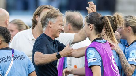 Bondscoach Andries Jonker spreekt zich uit over gedachte achter 'bommetje': 'Dit is mijn overtuiging'