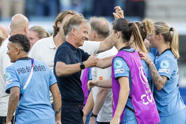 Bondscoach Andries Jonker spreekt zich uit over gedachte achter 'bommetje': 'Dit is mijn overtuiging'