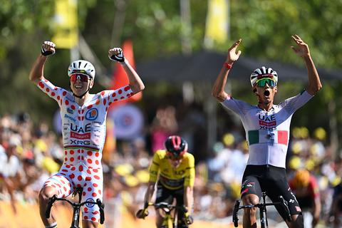 Gigantische stunt: knecht van Tadej Pogacar krijgt ritzege cadeau van kopman in Tour de France