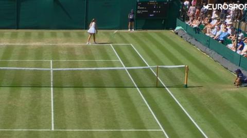 Tennisster (15) gediskwalificeerd na gevaarlijke actie op Wimbledon: 'Ze schaamt zich'