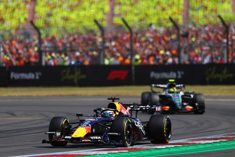 Chaos troef na plotselinge uitval Max Verstappen in Groot-Brittannië, samen met Kimi Antonelli grote verliezer