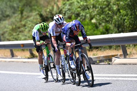 Live Tour de France | Grote valpartij in beginfase, twee Nederlanders mee in kansrijke rit voor Mathieu van der Poel