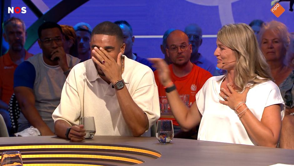 Dafne Schippers huilt in Parijs mee met vriend van gouden Lieke Klaver: 'Ik heb hem echt zien worstelen'