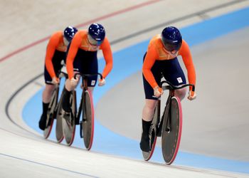 Tranen bij baanwielrensters na mislopen medaille: 'Gat was te groot bij de start'