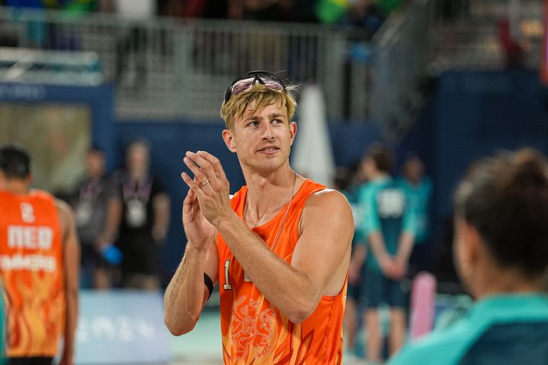 Boegeroep naar Steven van de Velde was 'lullig': staatssecretaris leeft mee met beachvolleyballer