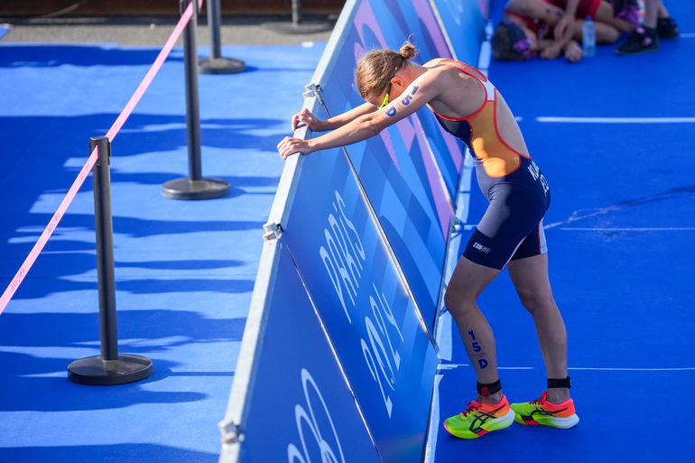 'Vandaag was het écht smerig': Nederlandse triatlete kritisch op organisatie Spelen in Parijs