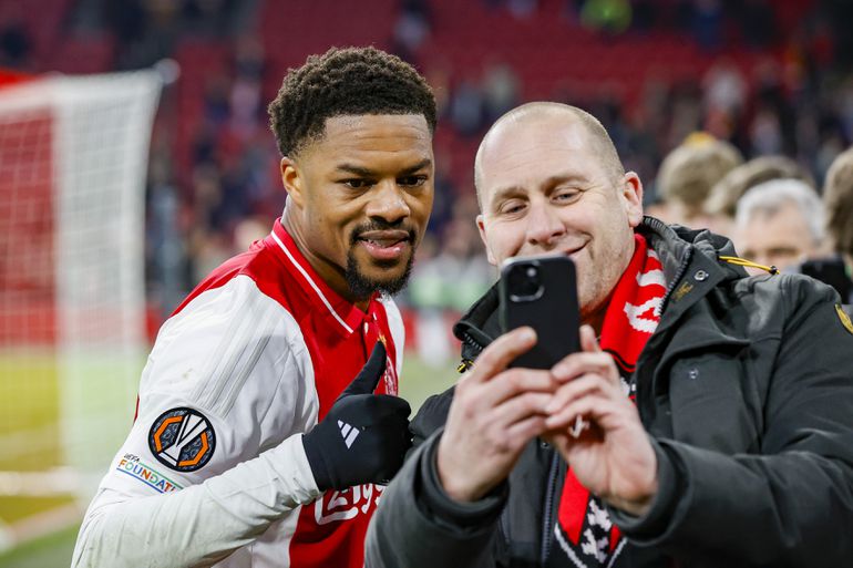 Verguisde spits 212 kilometer verwijderd van gewenste locatie Ajax: 'Ze willen liever dat hij daar tekent'
