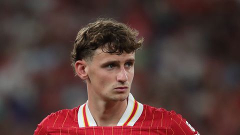 Arne Slot ziet kind van de club (22) vertrekken bij Liverpool: Olympique Lyon slaat toe