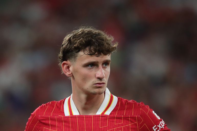 Arne Slot ziet kind van de club (22) vertrekken bij Liverpool: Olympique Lyon slaat toe