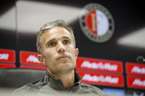 Feyenoord-trainer Robin van Persie doet opmerkelijke uitspraak over aanwinst: 'Ga nog in z'n ogen kijken'