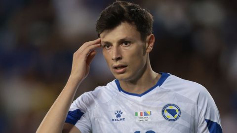 Nieuwe Feyenoord-aanwinst breekt met nationale ploeg en vader na enorme rel: 'Met dit drama wil ik niet doorgaan'