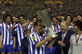 Jorge Costa (vooraan met UEFA Cup) is plots overleden. © Getty Images