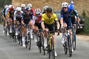 Steven Kruijswijk loopt etappezege in Vuelta mis, klassementsmannen smijten met minuten in lastige etappe