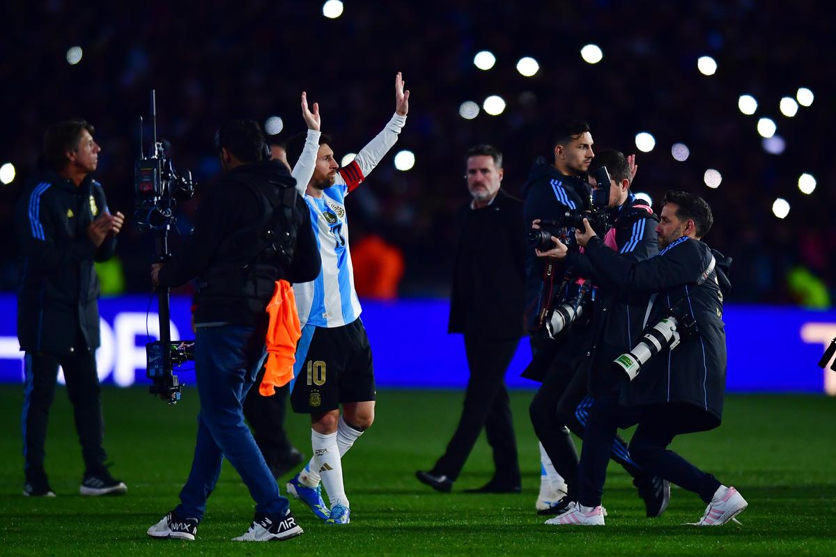 Stervoetballer Lionel Messi (38) neemt afscheid voor 80.000 uitzinnige ...