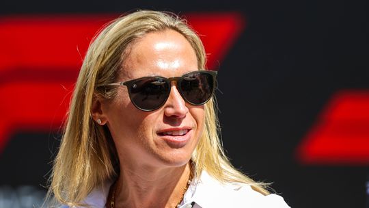 Vrouw die baas van Max Verstappen beschuldigde van grensoverschrijdend gedrag keert terug in de F1