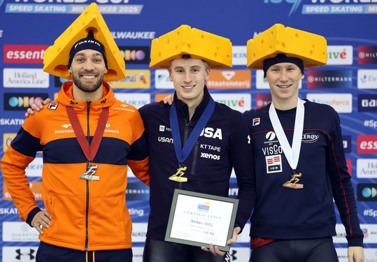 Topschaatser doet gênante ontdekking en haalt keihard uit: 'Dit is een zieke situatie'