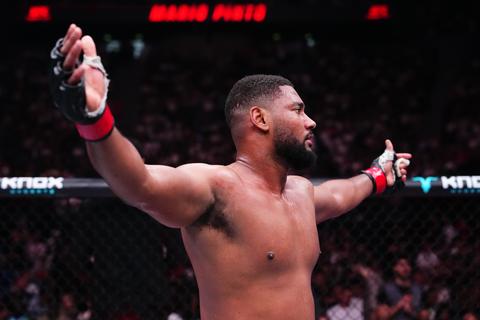 Mario Pinto overleeft hachelijk moment en stopt Ryan Spann tijdens UFC Parijs
