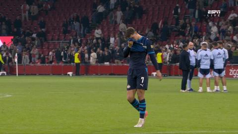 Ruben van Bommel aangeslagen na 'absurde kortsluiting' tijdens Ajax - PSV
