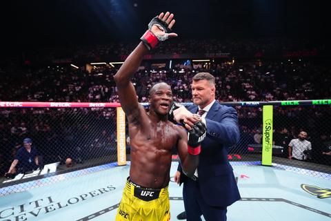 Belgische MMA-vechter Losene Keita slaat toe in Parijs en boekt eerste UFC-zege met harde knock-out