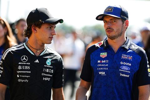 Max Verstappen reageert na pijnlijke fout van Kimi Antonelli: 'Als je geluk hebt, kom je ermee weg'