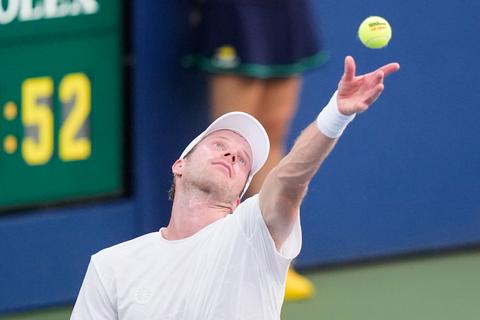 TV-gids: op deze zender kijk je live naar Botic van de Zandschulp tegen Zizou Bergs in derde ronde US Open