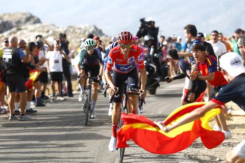 Maatregelen in Vuelta op aandringen van renners: etappe 15 ingekort