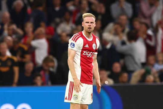Ajax-aanvoerder Davy Klaassen vol verbazing na opstootje tegen PSV: 'Misschien ben ik gek daarin'