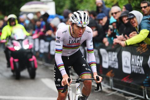 Zijn vriendin kwam net tekort, maar Tadej Pogacar trekt bloedvorm door en slaat meteen keihard toe als wereldkampioen