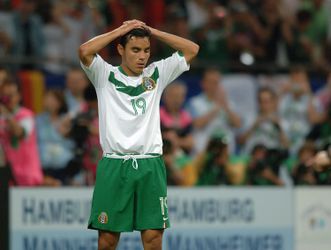 Voormalig topvoetballer (45) beschuldigd van kindermisbruik, fans reageren vol ongeloof