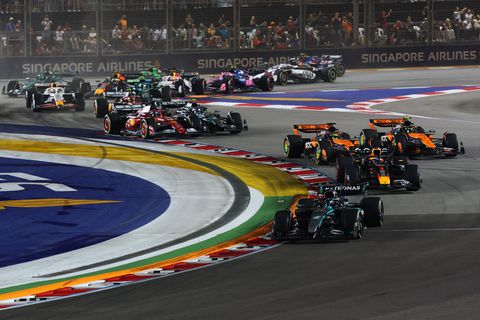 Wéér gedoe tussen McLarens tijdens GP van Singapore: Oscar Piastri klaagt na botsing over teamgenoot
