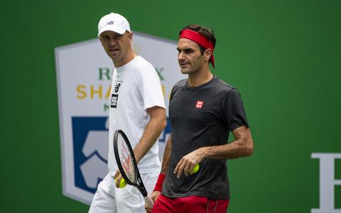 Succescoach (47) van Roger Federer gaat samenwerking aan met toptennisser