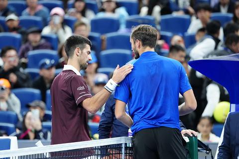 Novak Djokovic 'in shock' na incident beruchte toptennisser Daniil Medvedev met fan: 'Ik voel met hem mee'