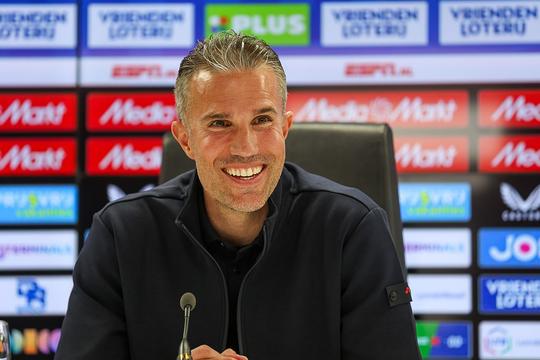Voetbalicoon Robin van Persie brengt na vertrek bij Feyenoord bezoek aan groot sportevenement in Rotterdam