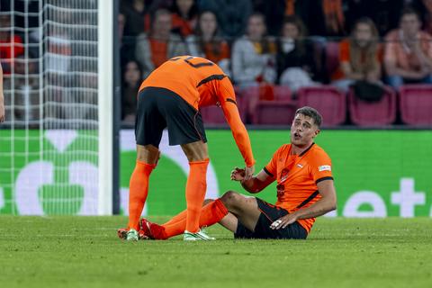 Akelig moment bij Nederland - Servië roept herinneringen op: 'Waar kies je dan voor?'