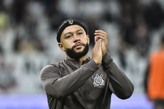 Krachtige Memphis Depay stunt met Corinthians in beruchte derby