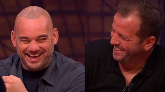 Gevatte Rafael van der Vaart laat Wesley Sneijder keihard lachen: 'Een wietschuurtje, of zo?'