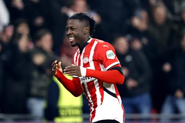 Johan Bakayoko scoort de 3-0 voor PSV tegen Girona in de Champions League