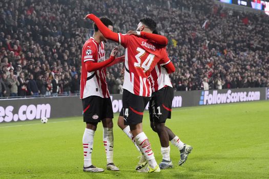 Prachtige PSV-goal door de neus geboord: onbegrip over discutabele beslissing