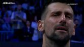 Novak Djokovic barstte in huilen uit tijdens een eerbetoon aan een overleden dierbare in Athene. ©Screenshot Eurosport.