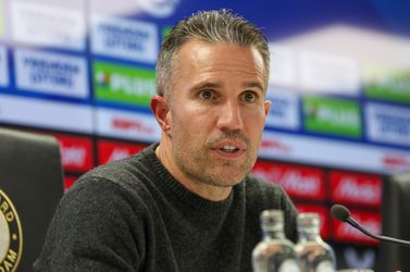 Zorgen nemen toe bij Feyenoord voor Europese clash: Robin van Persie moet puzzelen door blessuregolf