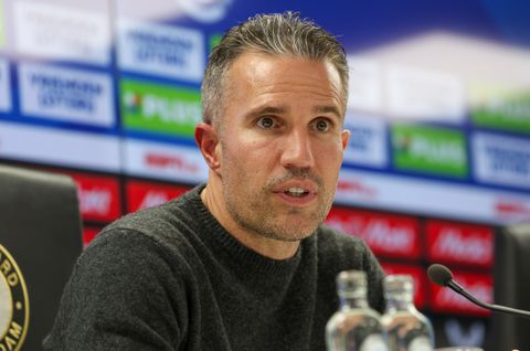 Zorgen nemen toe bij Feyenoord voor Europese clash: Robin van Persie moet puzzelen door blessuregolf