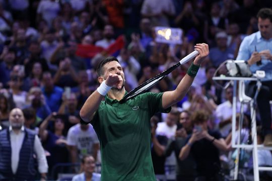 Vrouw Novak Djokovic verstoort abrupt persconferentie van haar man, toptennisser reageert gevat
