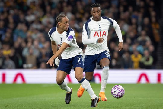 Teamgenoot van Micky van de Ven en Xavi Simons bedreigd met wapen: 'Wij steunen hem en zijn familie'