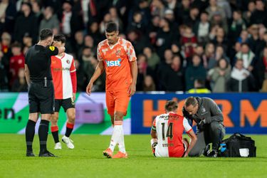Forse tegenvaller voor Feyenoord richting Europa League-duel: veelbesproken speler haakt geblesseerd af
