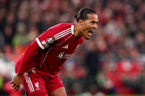 Afgekraakte Virgil van Dijk oog in oog met criticaster: 'Dat doet me dan veel pijn'